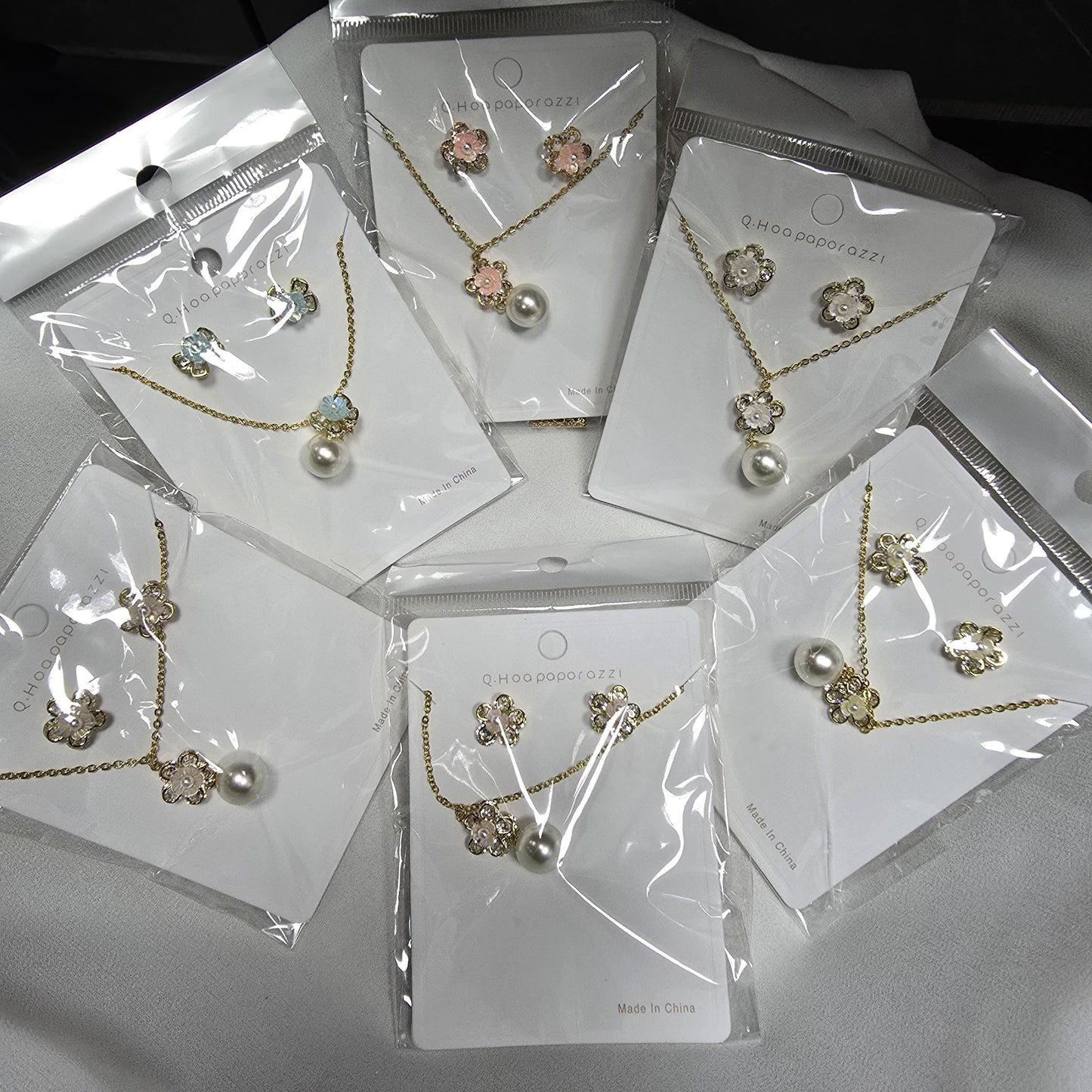 Necklace with Earrings – Assorted Color Flower Design